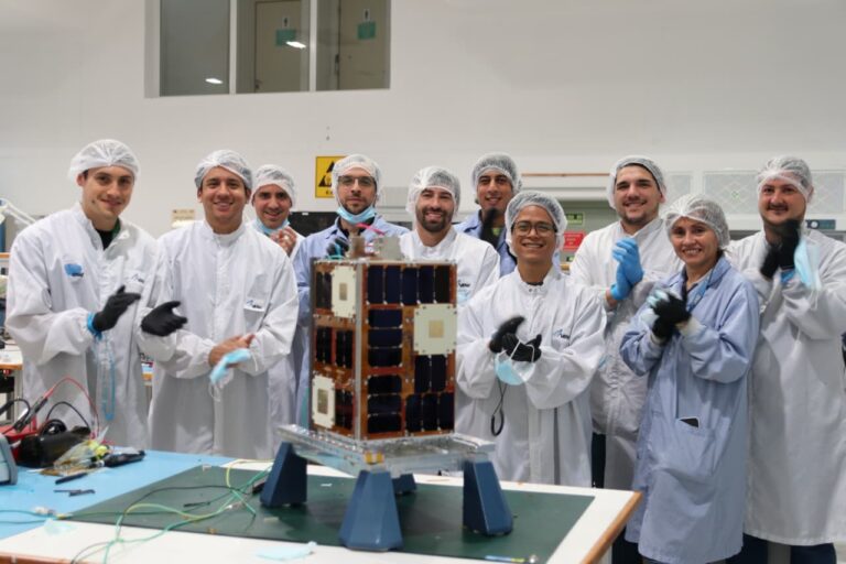 Corazón platense, destino lunar: ATENEA en la misión Artemis II