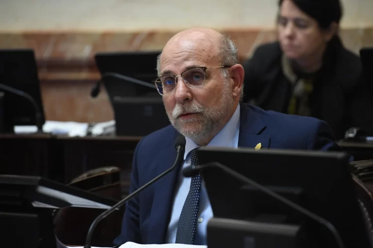 un-senador-se-arrepiente-de-votar-polemica-ley