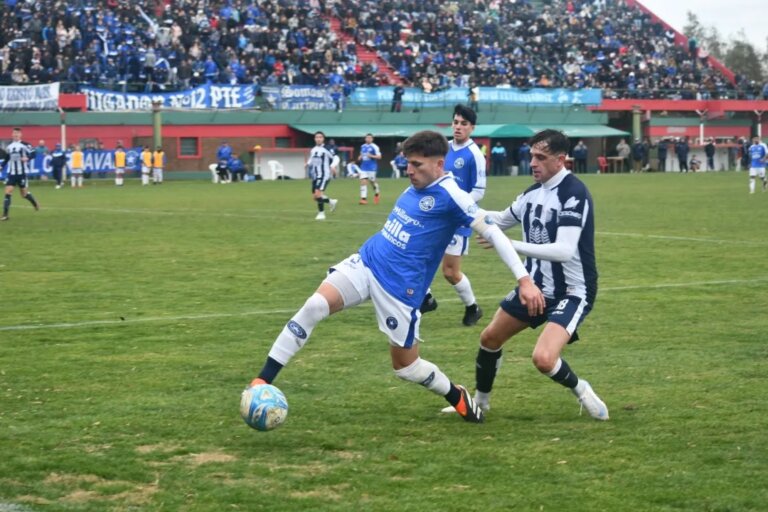racing-de-carhue-y-sarmiento-de-pigue-definen-al-ganador-del-apertura-de-la-liga-regional