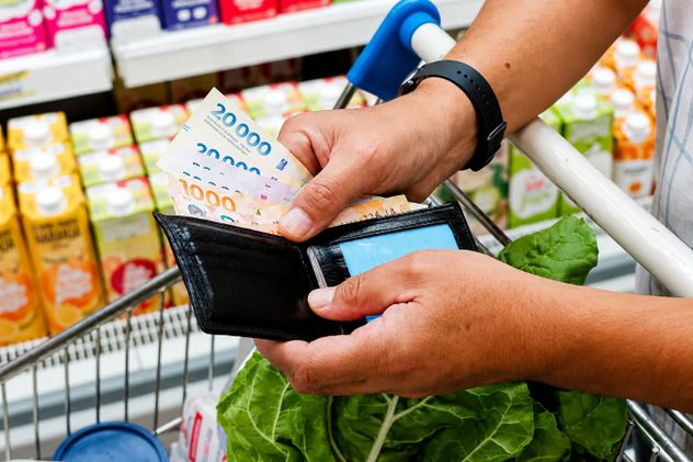 la-inflacion-ya-acumula-19,3%-en-el-ano,-pese-al-freno-que-promete-caputo