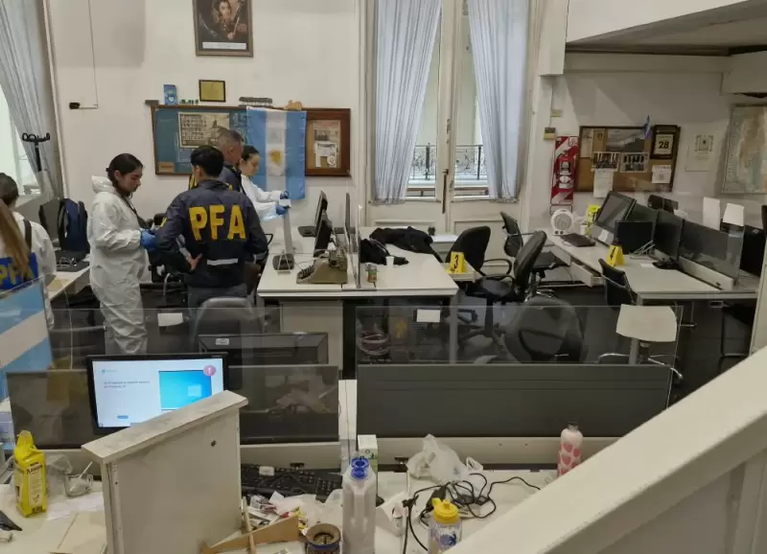 Tensión en Casa Rosada: la Sala de Periodistas amaneció revuelta e investigan un robo