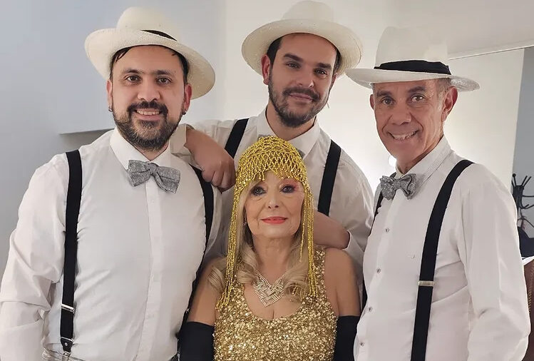 Llegan “Los Ochentosos” a la Calle Corrientes: Un viaje directo a los 80