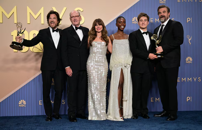 Emmy 2026: la noche en la que Widow’s Bay se llevó todo y Matthew Rhys hizo historia dos veces