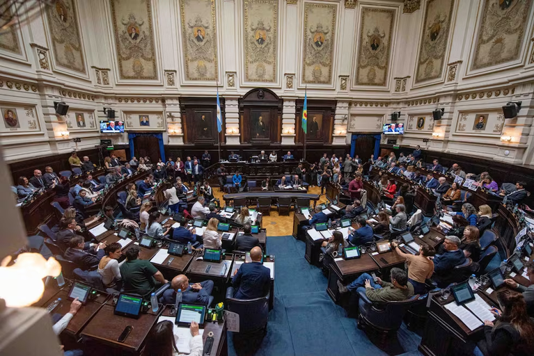 Avanza en Diputados un paquete de leyes para enfrentar el endeudamiento familiar