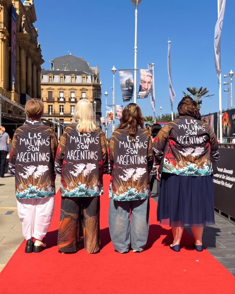 “Las Malvinas son argentinas” llegó a San Sebastián: el contundente homenaje de las actrices en la alfombra roja