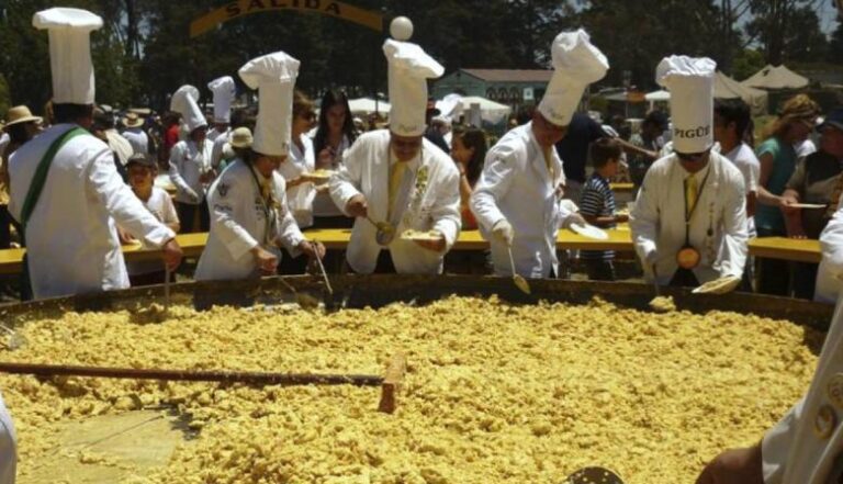 un-documental-sobre-la-fiesta-de-la-omelette-de-pigue-llego-a-san-sebastian
