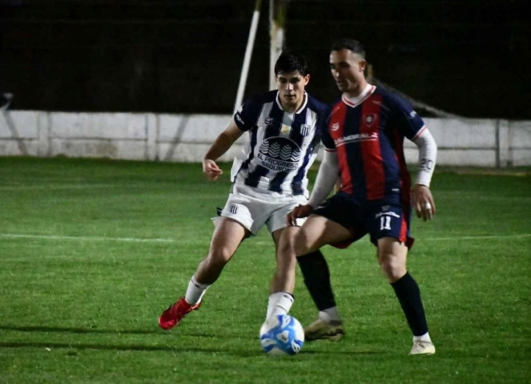 liga-regional:-club-sarmiento-goleo-a-penarol-y-se-quedo-con-el-clasico-de-pigue