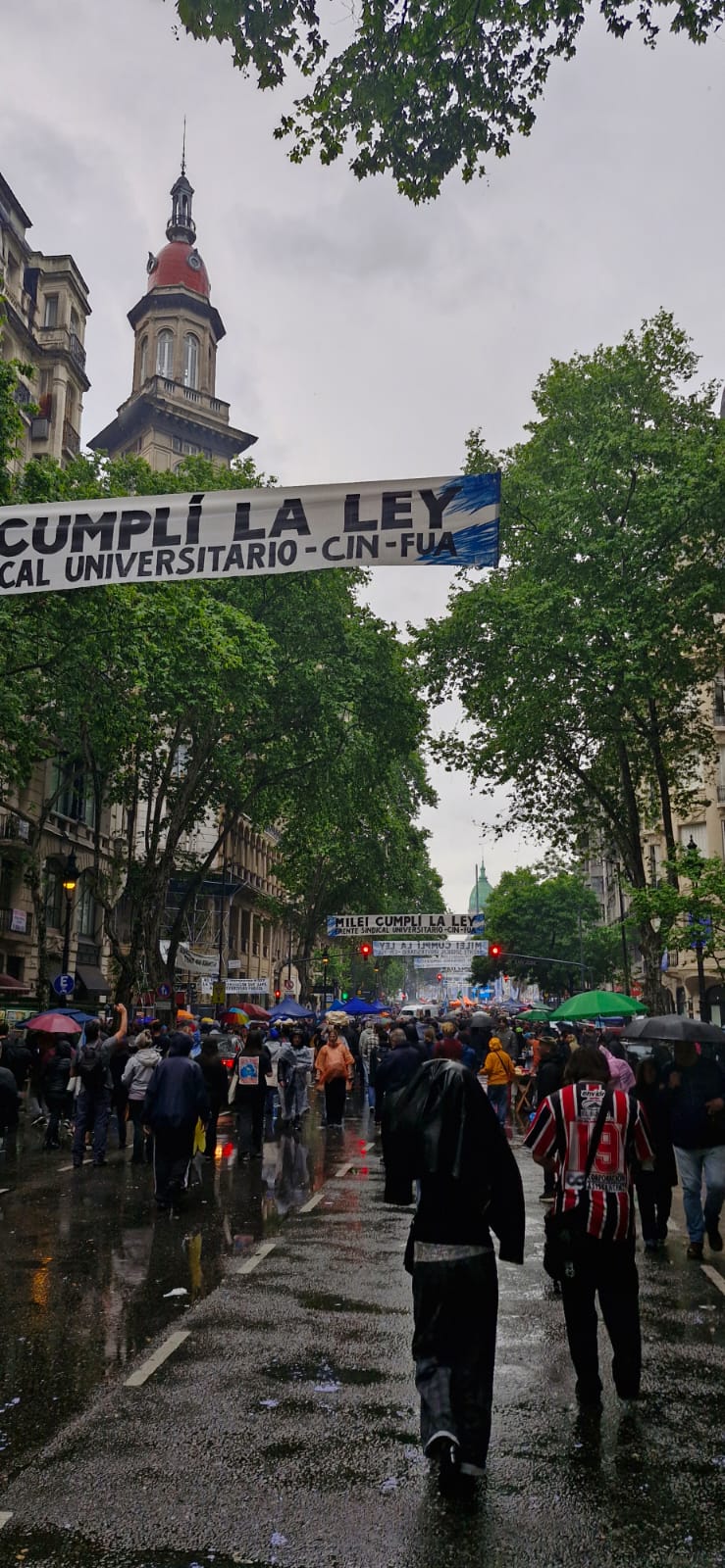  la-marcha-universitaria-desbordo-el-congreso-y-termino-con-represion
