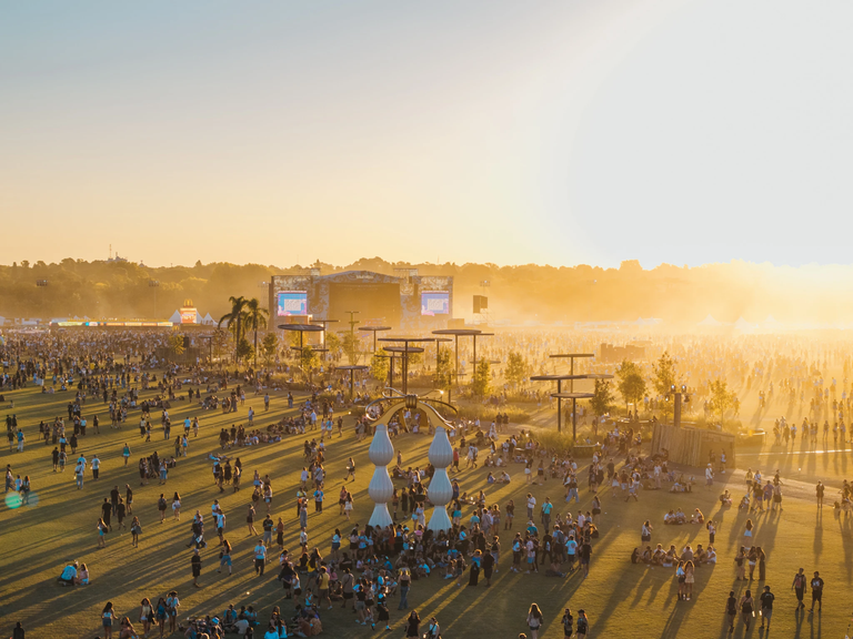 Lollapalooza Argentina 2027: Travis Scott, Charli XCX y Tini Stoessel encabezan el line-up