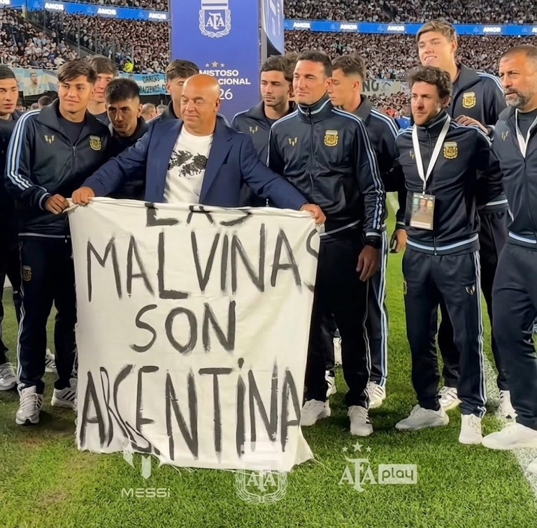 La bandera de Malvinas en la despedida de Messi generó una fuerte reacción en el Reino Unido